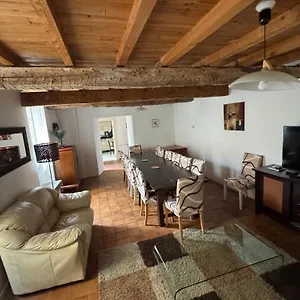Confort Au Coeur Du Village Hébergement de vacances Verniolle